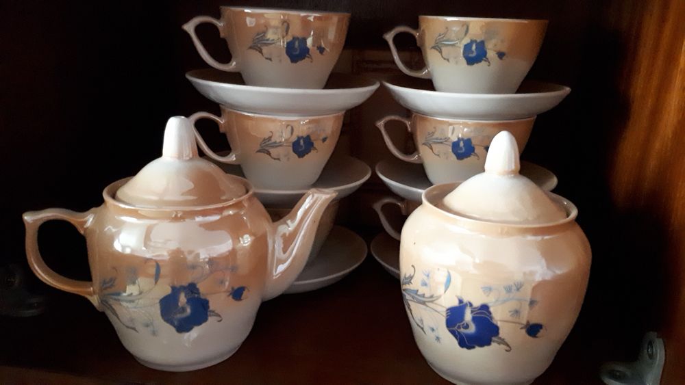 Сервиз чайный.сливочник.пиалы.пепельница ссср