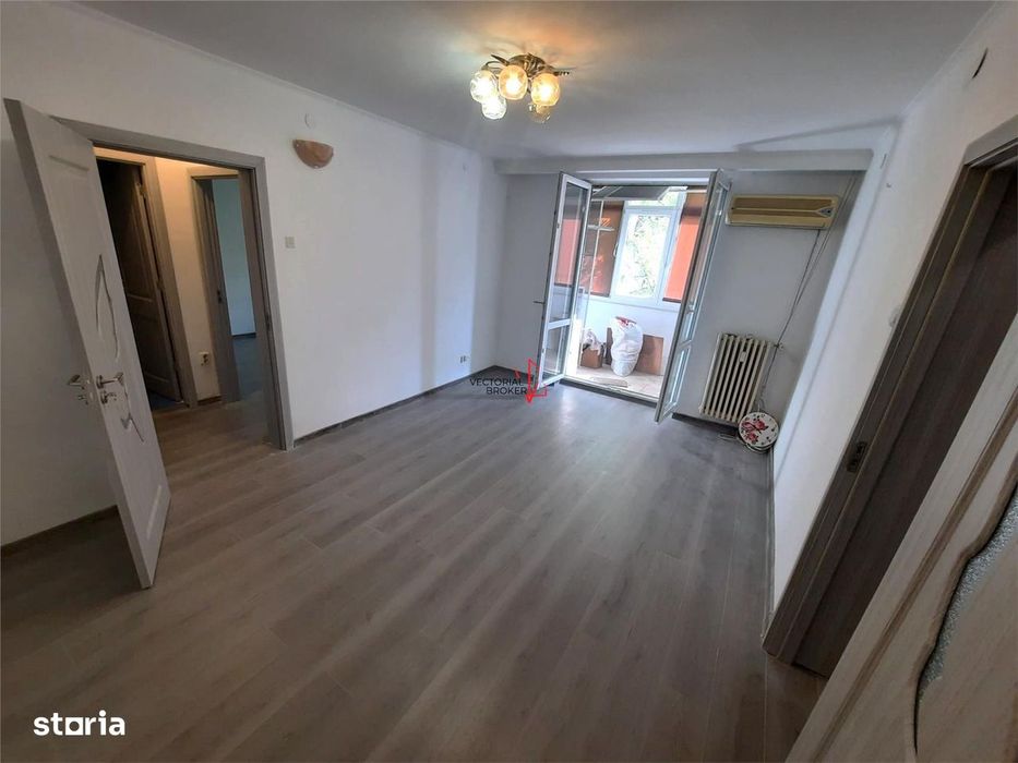 2 camere semidecomandat, etaj intermediar Parcul National