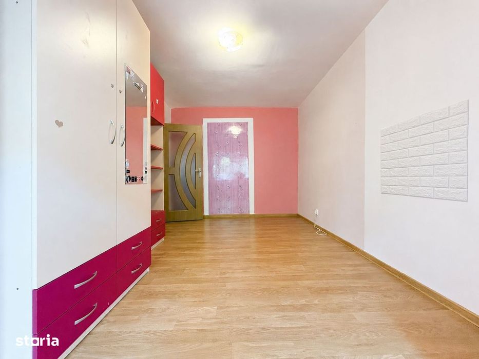 3 camere decomandat, etaj 1, centrală proprie, 2 balcoane + logie