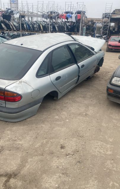 Galerie evacuare Renault Laguna prima generatie (facelift)