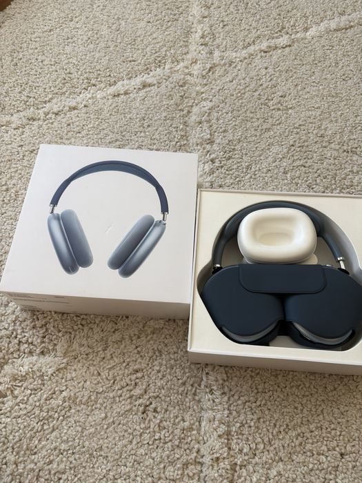 Airpods max light blue