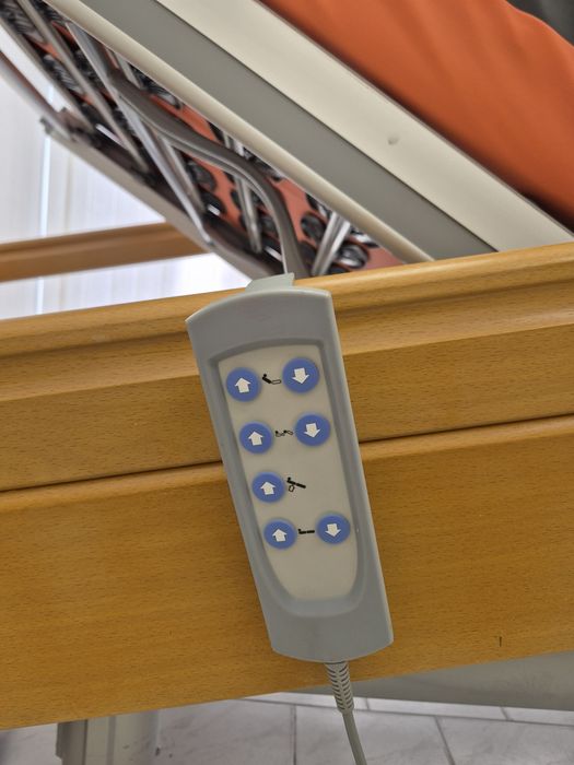 Електрическо болнично легло