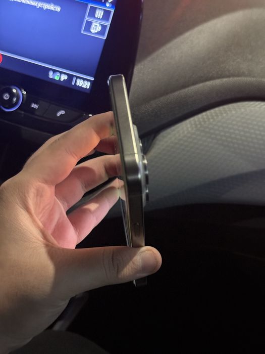 Iphone 15 pro max srocnhoo 512 733$