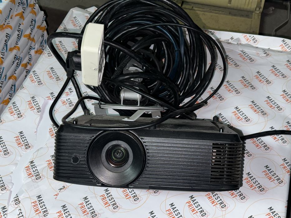 Продам проектор Optoma