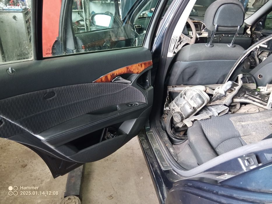 Продавам mercedes w211 2.2 cdi на части