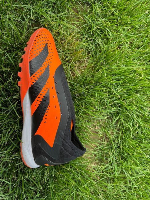 Сороконожка Adidas Predator