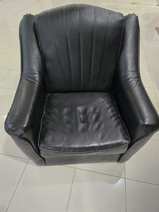 Vand 2 fotolii de piele