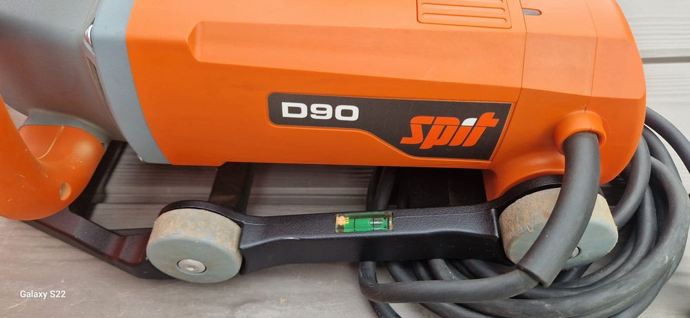 Spit slituitor pentru ziduri