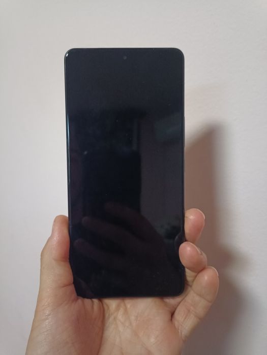 Asus ROG Phone 9 Pro на части
Перфектен. На един месец.
На практи