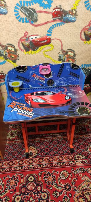 Продам детскую растущую парту.