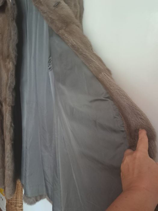 Haina blana naturala de veverita de Canada