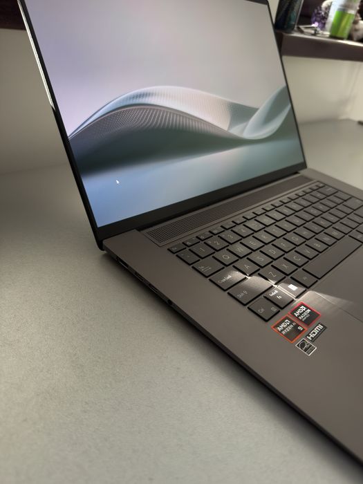 Asus zenbook S generatie noua AI integrat