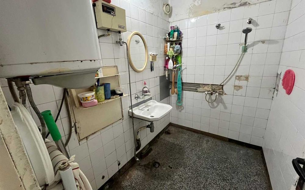 Продава се Тристаен апартамент в Търговище, Център - 104 кв.м за 1030 €/кв.м - Снимка #9