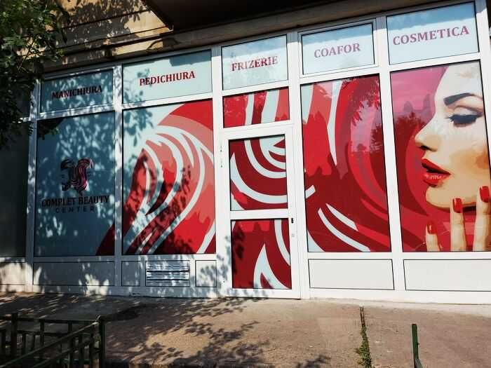 Personalizari/colantari vitrine MAGAZINE-realizam grafica proiectului!