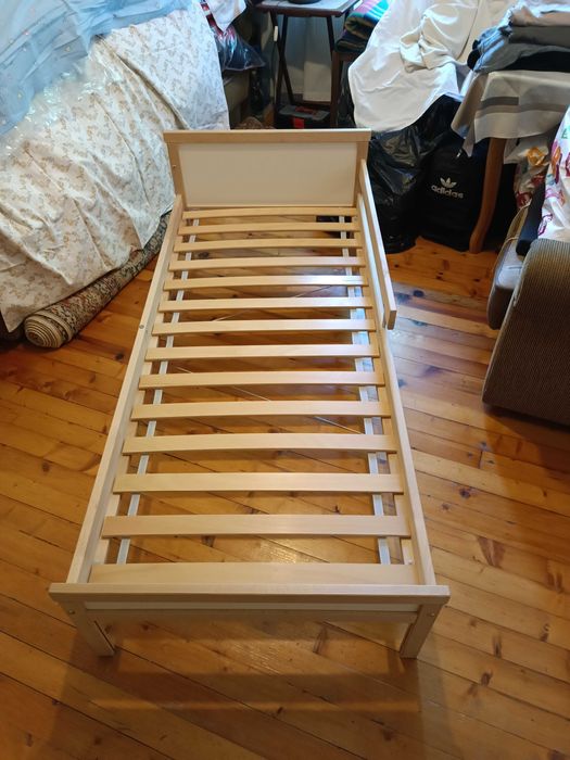 Чисто ново детско легло с матрак - размери: 164/77 см.