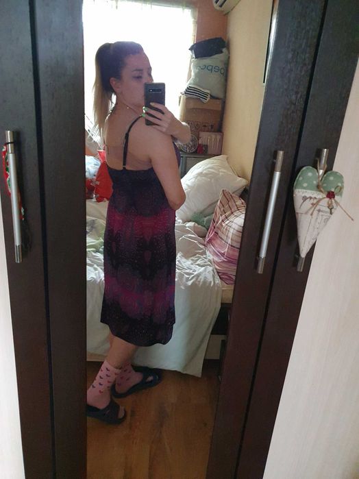 Рокля с v- образно деколте