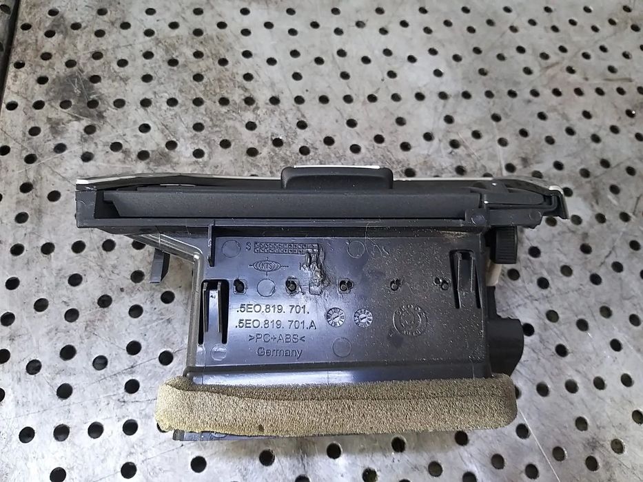 Grila ventilatie bord stanga skoda octavia 3 5e0819701