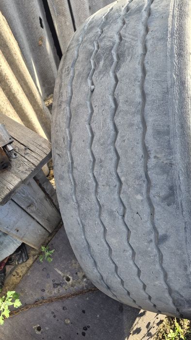 Продам резину на прицеп фуры.