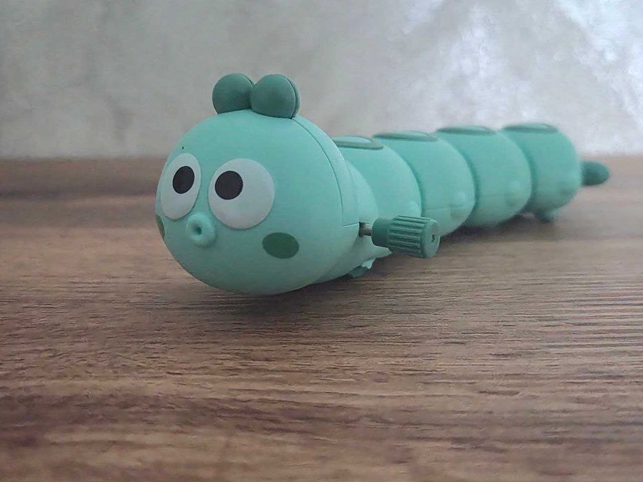 Игрушка заводная гусеница