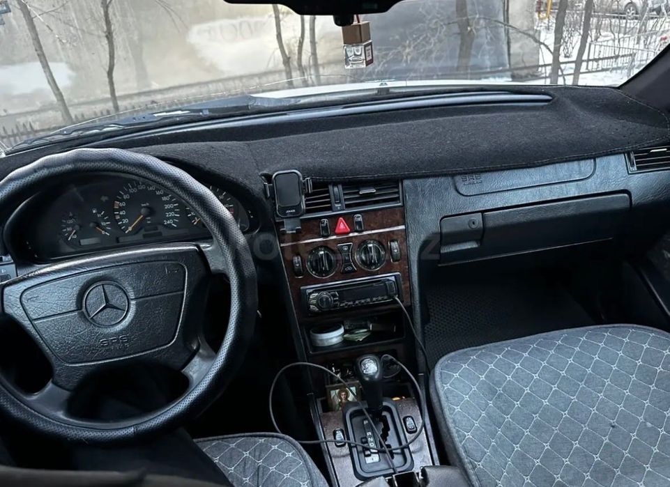 Продам Мерседес С180, 1995года