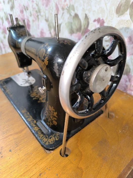 Ножная швейная машина - антиквариат