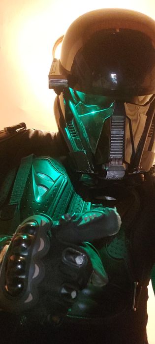 Каска на Death trooper от star wars.