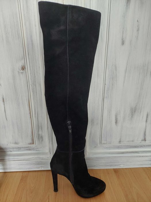 Високи ботуши от велур