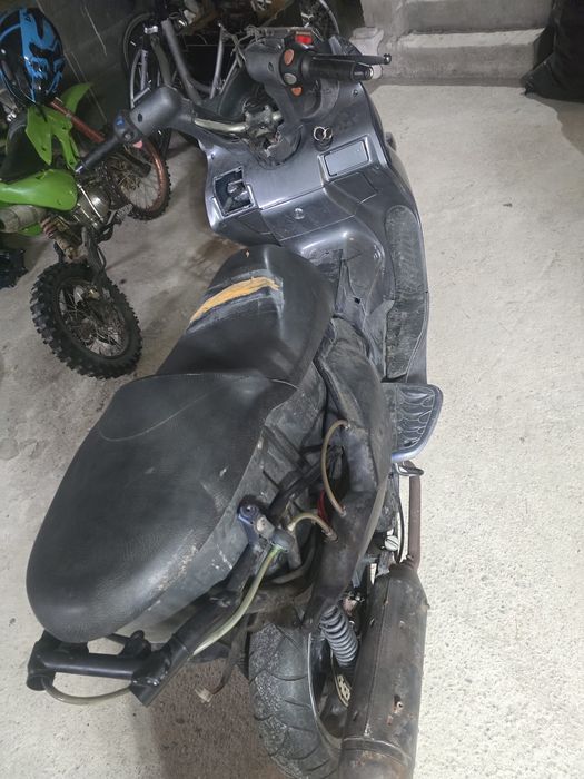 Dezmembrez scuter malaguti madison de 125