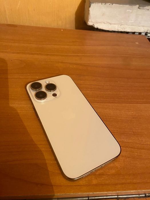 Айфон 14 про.  .