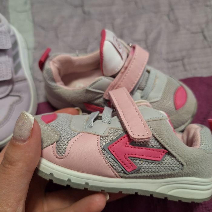 Два чифта детски маратонки, номер 23 на цената на един