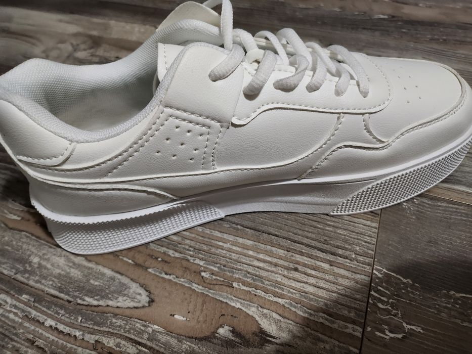 Обувки нови 42 размер