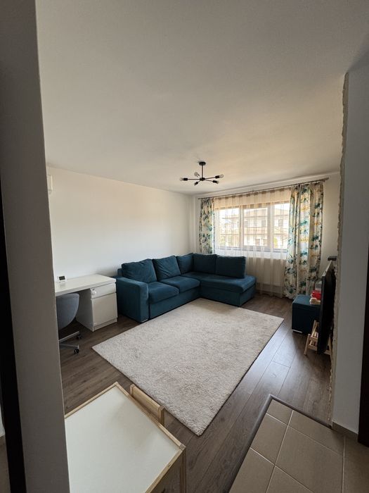 Vand apartament cu 3 camere, decomandat, etaj 1