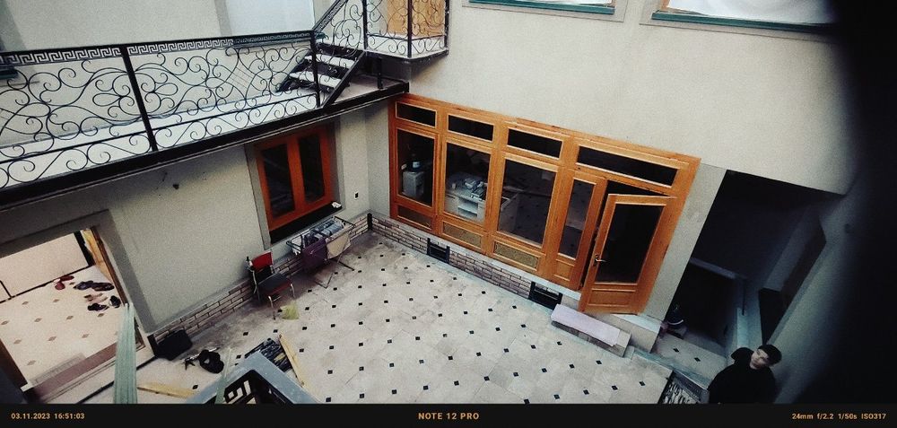 Eski shaxarda uchaska sotiladi