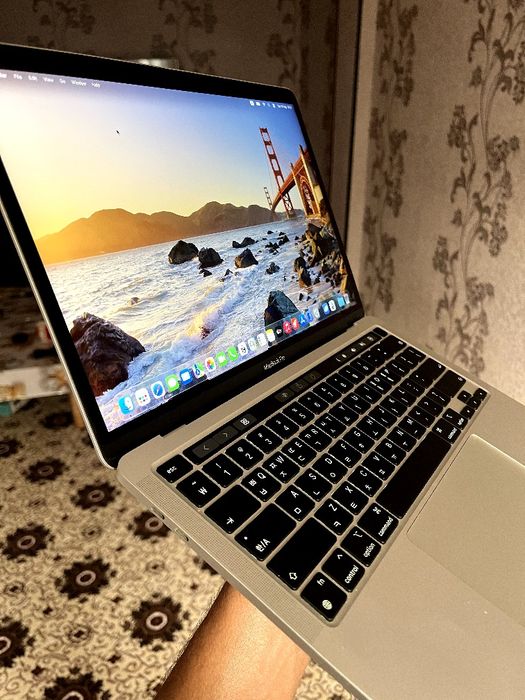 Macbook pro m1 (ideal holatda)