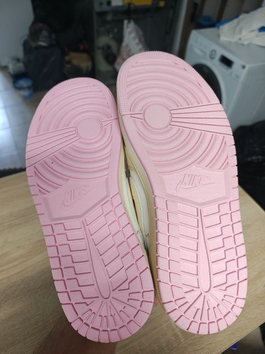 Travis Scott x Air Jordan 1 Low OG SP „Shy Pink”,