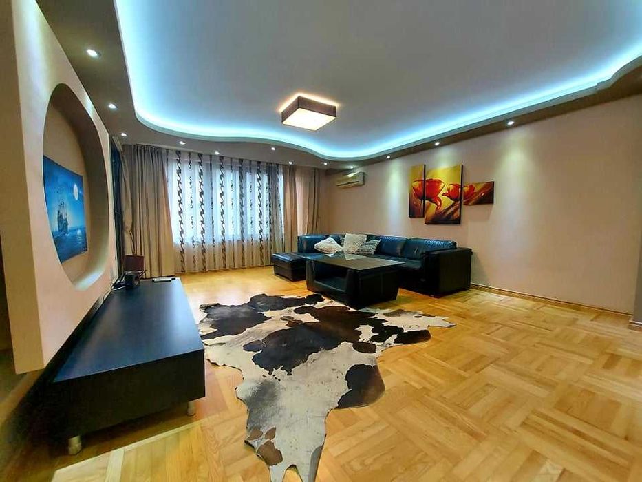 Дава се под наем Четиристаен апартамент в Бургас, Център - 160 кв.м за 1173 € - Снимка #7