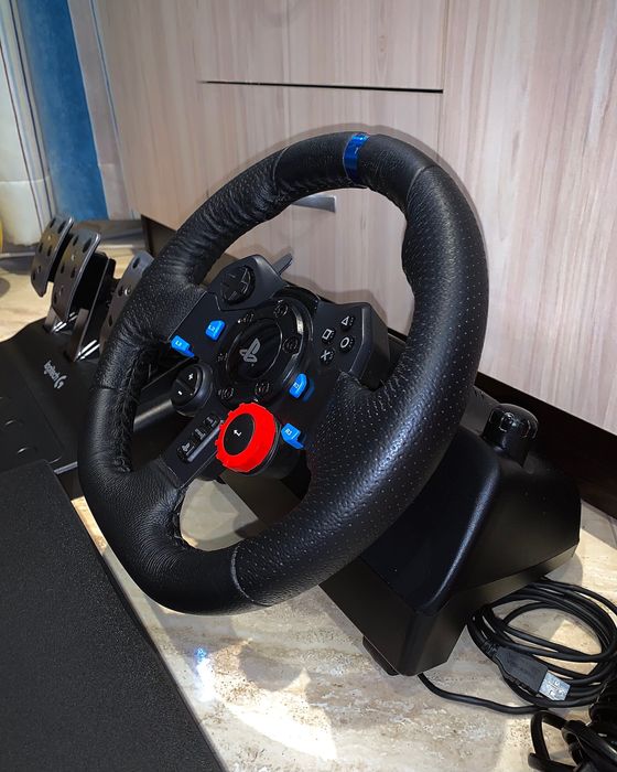 Комплект от PlayStation 4 Pro, Волан Logitech G29 с педали