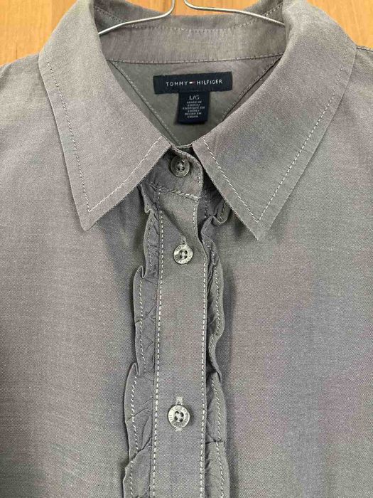 Риза “Tommy Hilfiger”, с нежен детайл около копчетата