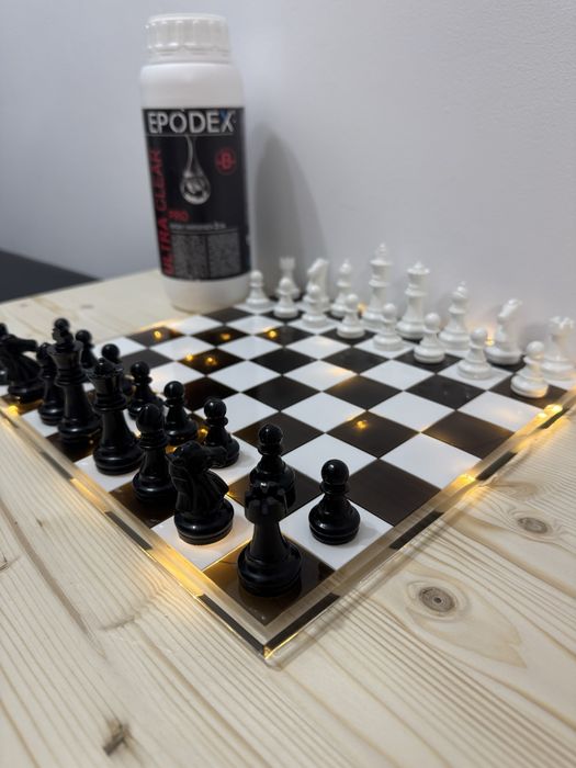Tablă de șah handmade din rășină epoxidică