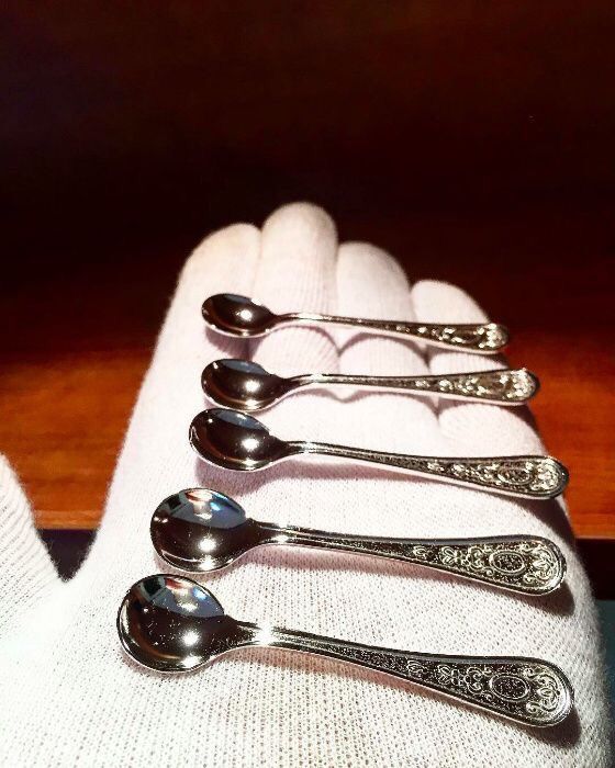 Сребърни лъжички и бижутерия