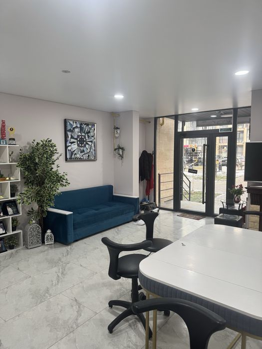 Рабочее место лашмейкера — кушетка в салоне красоты