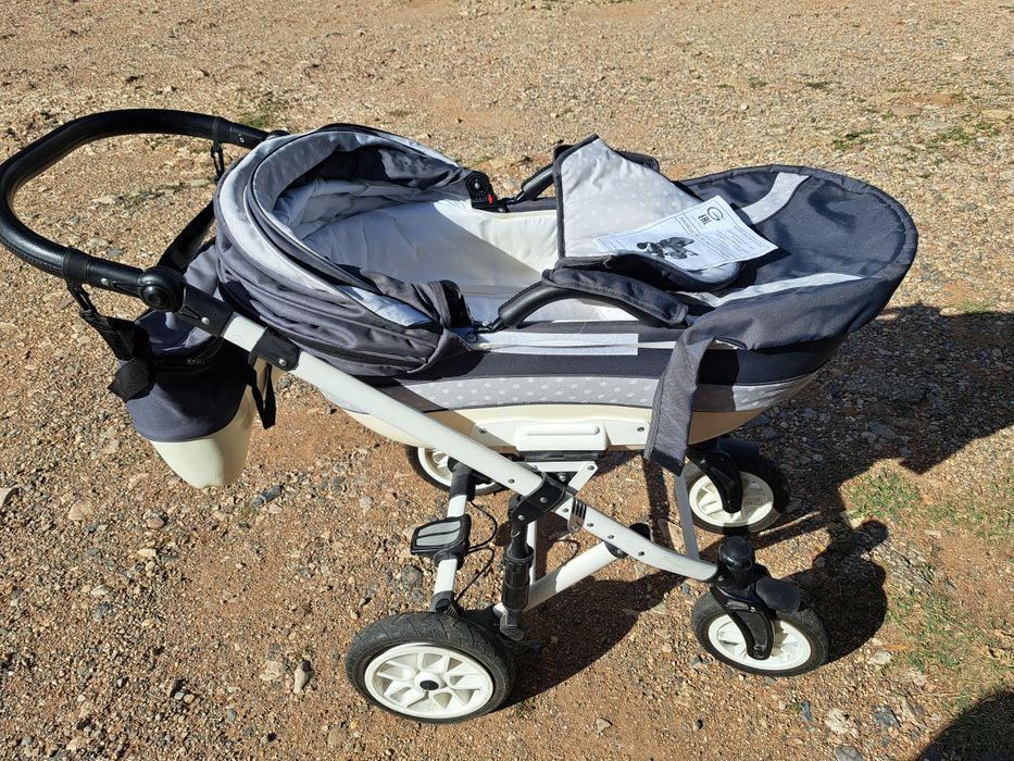 Детска количка .