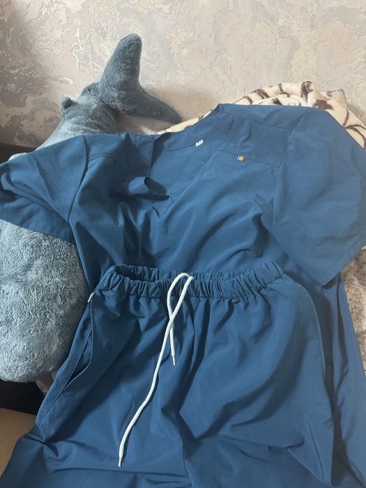 Продам медицинский костюм