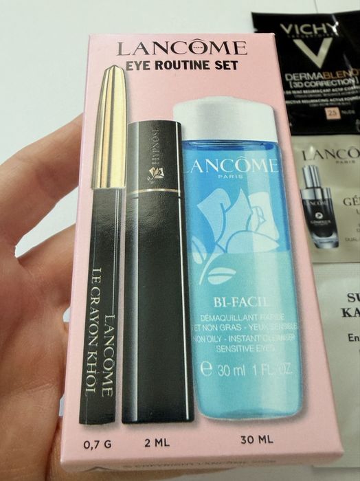 Чисто нов комплект Lancome спирала за очи за обем, молив за очи и серум за почистване на грим плюс три мостри