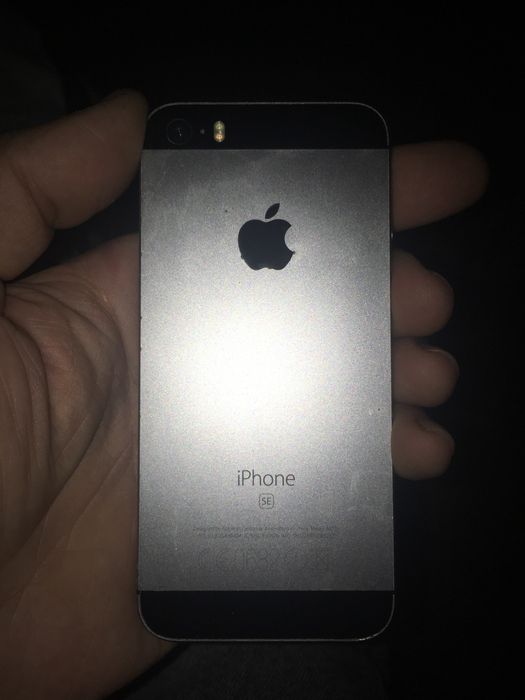 Iphone SE 2016 2,5 GB Ram cu 32 gb mem . Carcasa noua , baterie  89%
