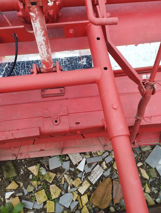 Продавам фреза малък трактор.