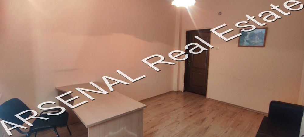 Дава се под наем Офис в София, Център - 19 кв.м за 200 € - Снимка #1