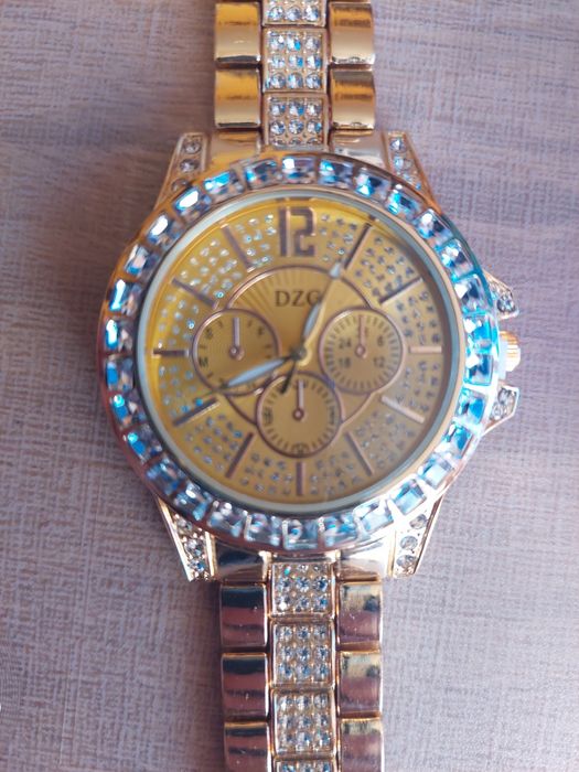 Дамски стилен часовник