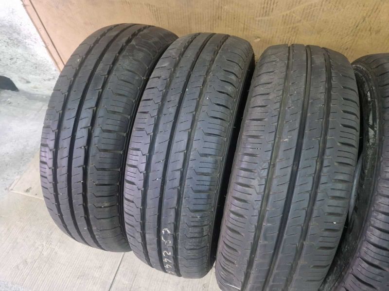 4 Hankook R15 C 205/70/ 
летни бусови гуми DOT2018
