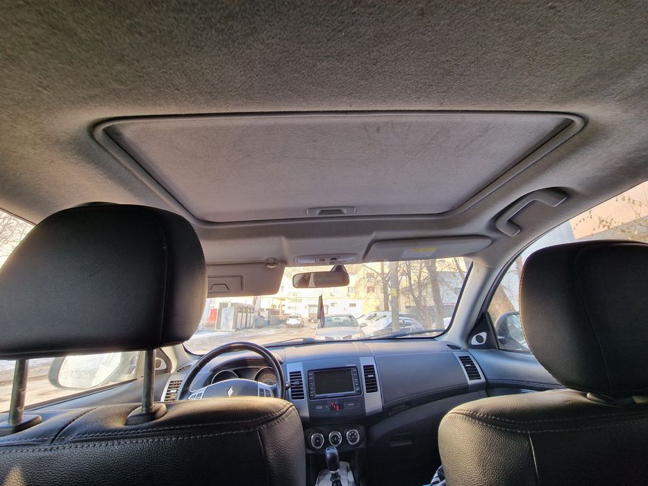 Vând mitsubishi outlander